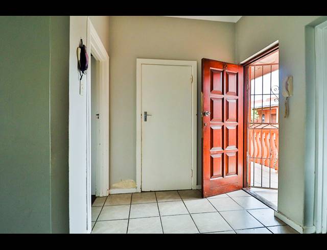 2 BEDROOM APARTMENT FOR SALE IN GQEBERHA CENTRAL